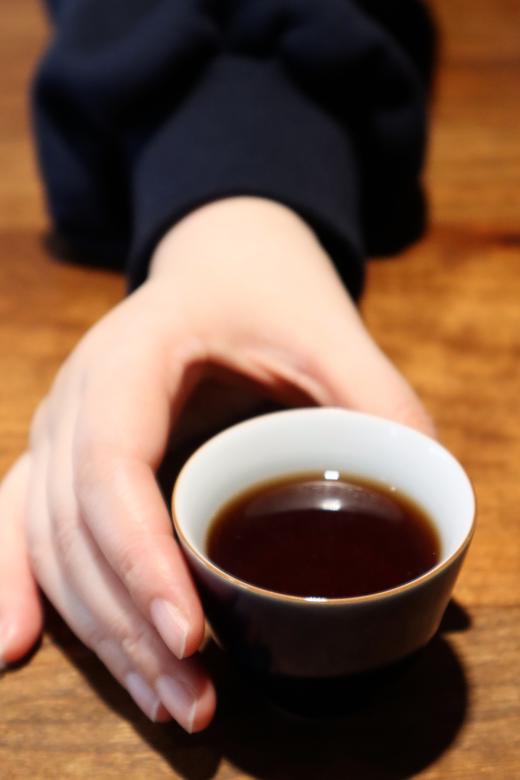 普洱熟茶「小圆满」顺滑到心里  倚邦乔木大树原料  2025年发酵  这一颗  这一刻  口腔被温润包裹  喉咙泛起清凉  就是属于你的小圆满 商品图5