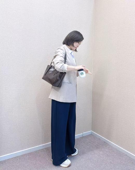 双肩带牛角包咖啡色 商品图5