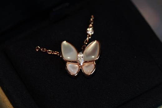 梵克雅宝 Two Butterfly 系列 白贝母蝴蝶项链（XK） 商品图4