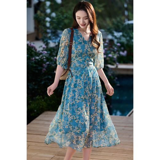 【预售3天】100%真丝乔其纱 都市浪漫碎花裙 海风捎来春日 米思阳2026春夏新款气质碎花收腰显瘦灯笼袖中长沙滩连衣裙1092/1079 商品图1