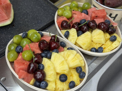 【鲜果切】凤梨+西瓜+青番茄+蓝莓+樱桃（500克） 商品图2