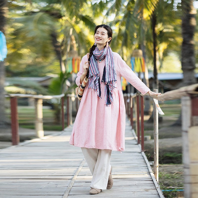 绽放124朵/如风*亚麻小V领腰部碎褶大裙摆加抽绳长袖中长款连衣裙