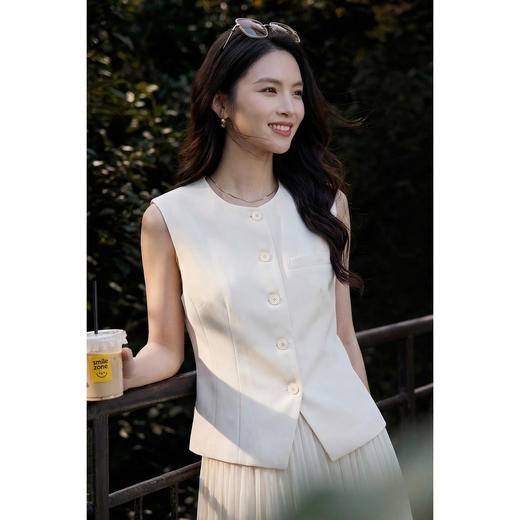 米思阳2026春季新品【时尚百搭无袖马夹】春季单排扣圆领气质通勤叠穿马夹4538 商品图3