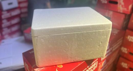 【茉莉香无核葡萄】一种精致的葡萄，身上也散发着芳香，揪下一颗扔到嘴里，牙齿略微一施力，就像咬开了一颗🍇葡萄味的“爆珠”。 商品图7