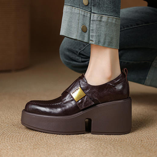 【预售5天】真皮厚底尖头英伦小皮鞋女新款高跟粗跟松糕底增高魔术贴单鞋MWLR&WW9919 商品图1