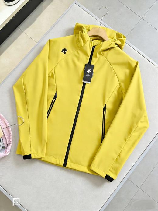 F032585春季新款简约休闲户外防风防水连帽软壳外套 商品图7
