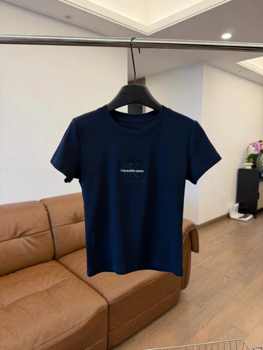 F032576夏季新款正肩圆领设计透气舒适女士修身短袖T恤 商品图4