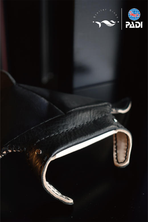 PADI Gear - PADI ✖ Stellar Sinks 手工皮质斜挎包 商品图11