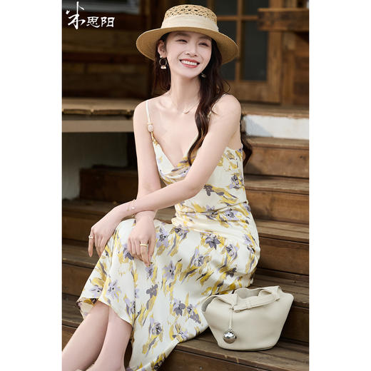 南法花园~舒适明媚 米思阳2026春夏新款度假风连衣裙修身立裁油画感印花吊带裙女2297 商品图0