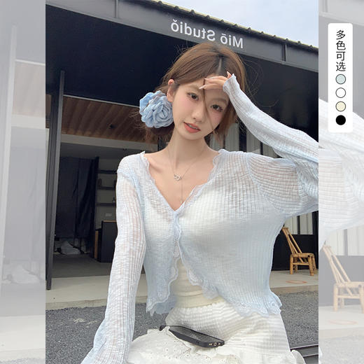 西遇纯欲蕾丝拼接针织开衫女2026春季新款防晒透气温柔风短款上衣SS060243 商品图0