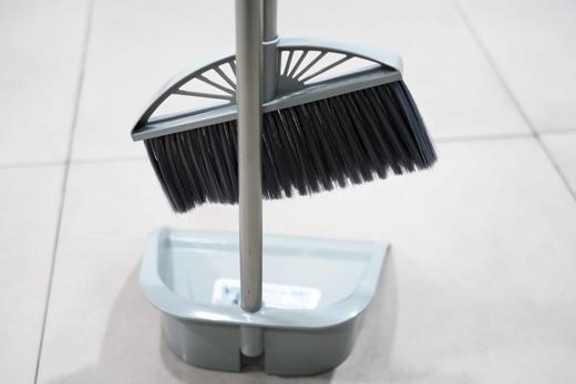 生活物资大礼包3（簸箕套装+桌面簸箕套装+马桶塞+衣架五个） 商品图5