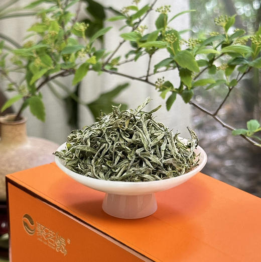 春茶上市｜保靖黄金茶1号（明前精品）开园头采 形美色绿味醇鲜甜爽嫩满满氨基酸和甜玉米香以及带有鲜美土鸡汤味儿～聚茗缘牌黄金茶，值得全国茶友信赖和喜欢。轻奢锡罐礼盒装，净含量100g（50g*2罐） 商品图1