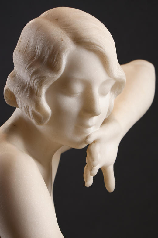 独角鹿西洋古董19世纪末至20世纪初比利时雕塑家Fernand Dubois签名出品卡拉拉大理石精雕人物雕塑《坐姿少女》 商品图9