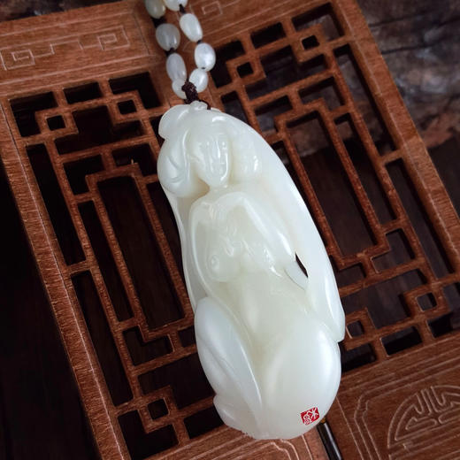 【天然正品】天然新疆籽料细腻油润度佳玉贵人（贵人相助、事业顺遂）和田玉吊坠手把件69.6*29.9*24.1MM（皆取最大值）120326NJ12 商品图3