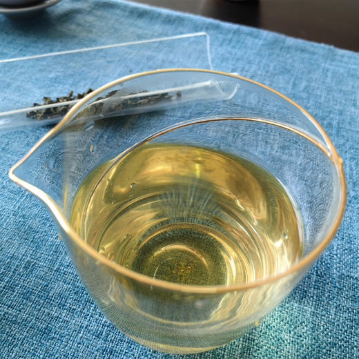 【茶馆茶叶】【金露香萱】早春四季春高山茶丨香气浓郁，甘醇持久，有乌龙茶的喉韵及高昂的花香。虽然海拔高度不足1000米，但是最冷的季节所采摘的品质，与海拔1500米以上的阿里山茶不相上下。 商品图3