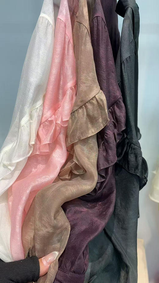 原单轻薄木耳边曲丝上衣 商品图6