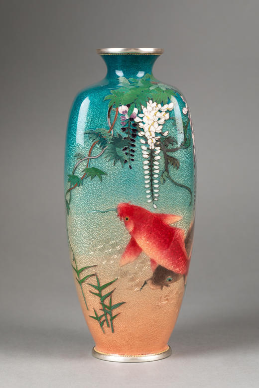 独角鹿西洋古董1900–1910年代日本明治时期小笠原庄藏款锤揲地透明釉七宝烧锦鲤紫藤纹花瓶 商品图2