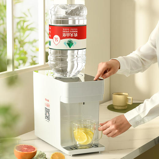 【西南前置仓】农夫山泉饮用天然水5L*4 商品图1