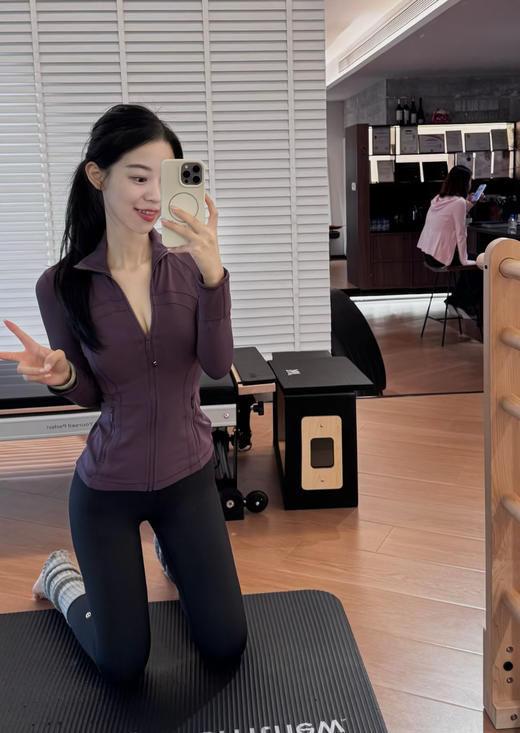 点此购买 Lululemon露露Define系列女士金标拉链运动夹克外套 md 343378 商品图4