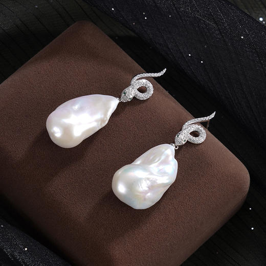 子佩集【本命灵蛇】银S925珍珠惜王妃耳钉【W5820】15*28mm珠巴洛克双色蛇2601 商品图0