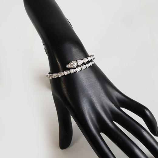 【天然正品】AU750白金经典时尚灵蛇造型高定定制款群镶钻石开口手镯S号（可调节）110326TJ19 商品图6