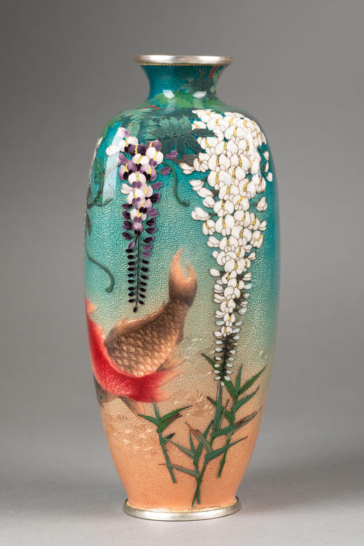 独角鹿西洋古董1900–1910年代日本明治时期小笠原庄藏款锤揲地透明釉七宝烧锦鲤紫藤纹花瓶 商品图3