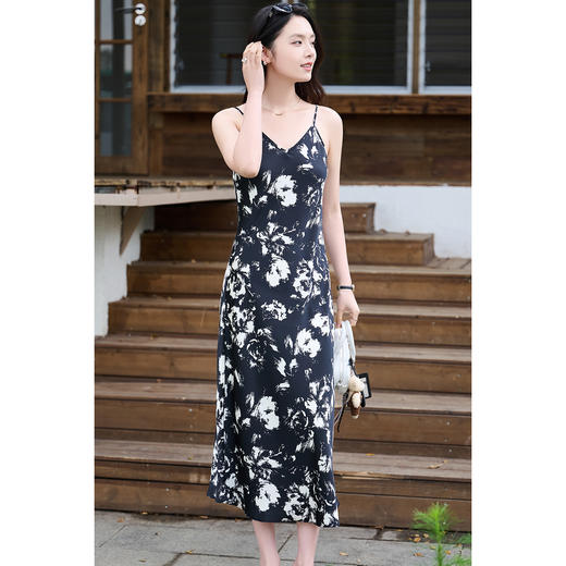水墨繁花晕染 米思阳2026春夏新款优雅气质印花连衣裙v领女神范吊带裙女1827/1078 商品图1