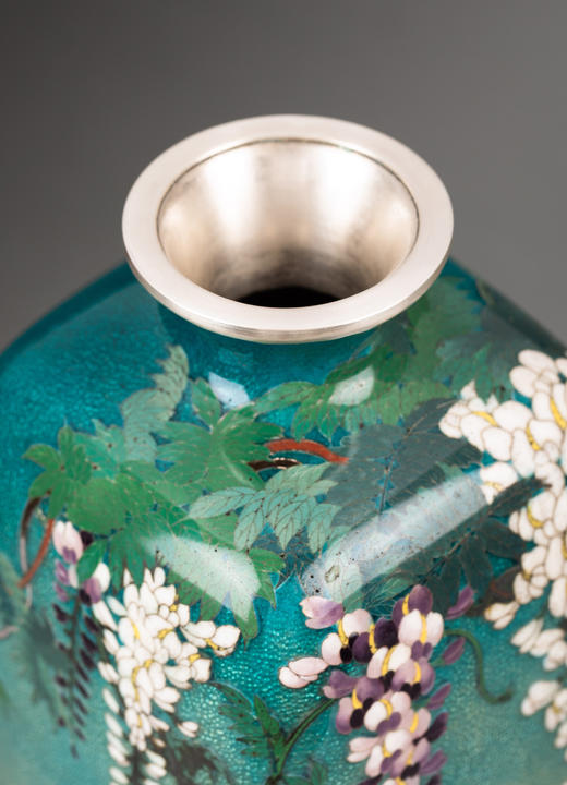 独角鹿西洋古董1900–1910年代日本明治时期小笠原庄藏款锤揲地透明釉七宝烧锦鲤紫藤纹花瓶 商品图7