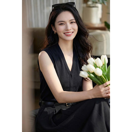 软乎舒服针织内搭 羊毛蚕丝混纺 米思阳2026春夏新款通勤优雅风OL无袖V领内搭背心式针织衫上衣女6075 商品图2