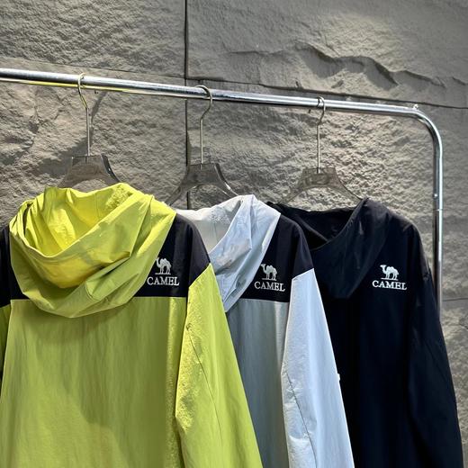 F032553通勤徒步户外运动防水防风拼色连帽冲锋衣外套 商品图2