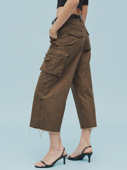 TR她热 街拍现场 棕色水洗做旧毛边复古松弛口袋工装七分牛仔裤 商品图3