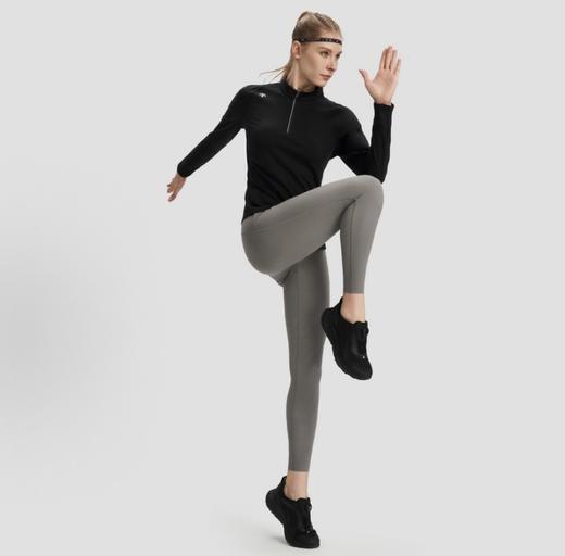 一店k （代工厂订单！）小迪这件Running系列半拉链长袖太懂女生了！ 面料软弹又透气！修身不勒肉！3D立体剪裁设计 抬手弯腰都自在！女士修身拉链磨绒训练上衣 商品图12