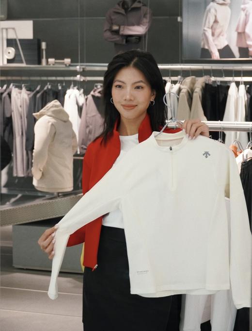 一店k （代工厂订单！）小迪这件Running系列半拉链长袖太懂女生了！ 面料软弹又透气！修身不勒肉！3D立体剪裁设计 抬手弯腰都自在！女士修身拉链磨绒训练上衣 商品图6