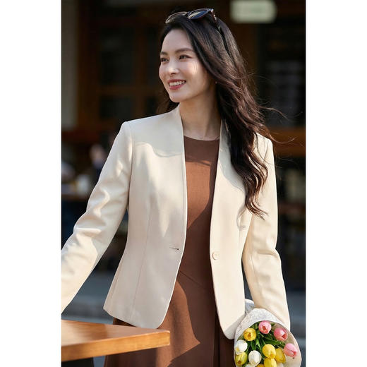 米思阳2026春季新款知性优雅OL醋纤无领小西装立体修身剪裁外套女4680 商品图3