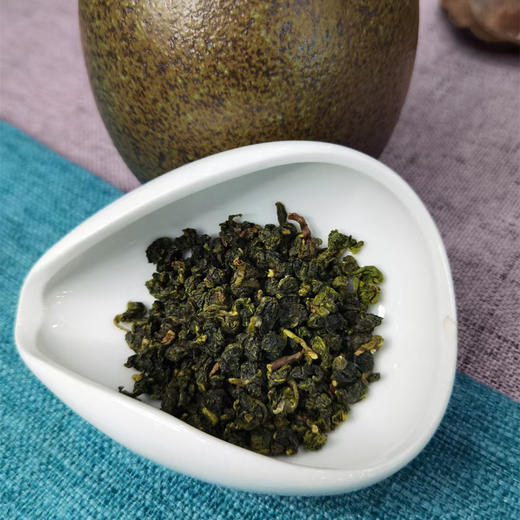 【茶馆茶叶】【金露香萱】早春四季春高山茶丨香气浓郁，甘醇持久，有乌龙茶的喉韵及高昂的花香。虽然海拔高度不足1000米，但是最冷的季节所采摘的品质，与海拔1500米以上的阿里山茶不相上下。 商品图6