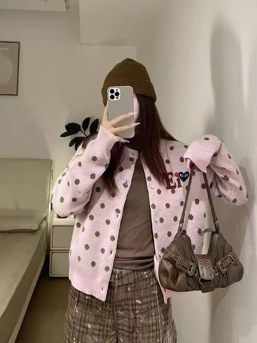 F032573复古俏皮日常通勤宽松休闲圆领单排扣针织开衫 商品图7