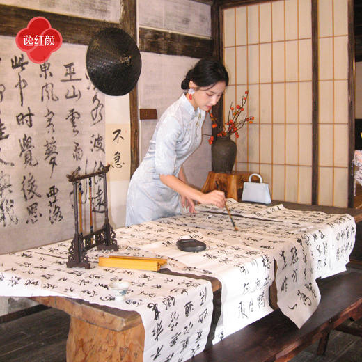 逸红颜《梨霜》2026夏新款牡丹提花箩缎花瓣领刺绣花神中袖旗袍女 商品图3
