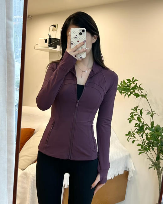 点此购买 Lululemon露露Define系列女士金标拉链运动夹克外套 md 343378 商品图3