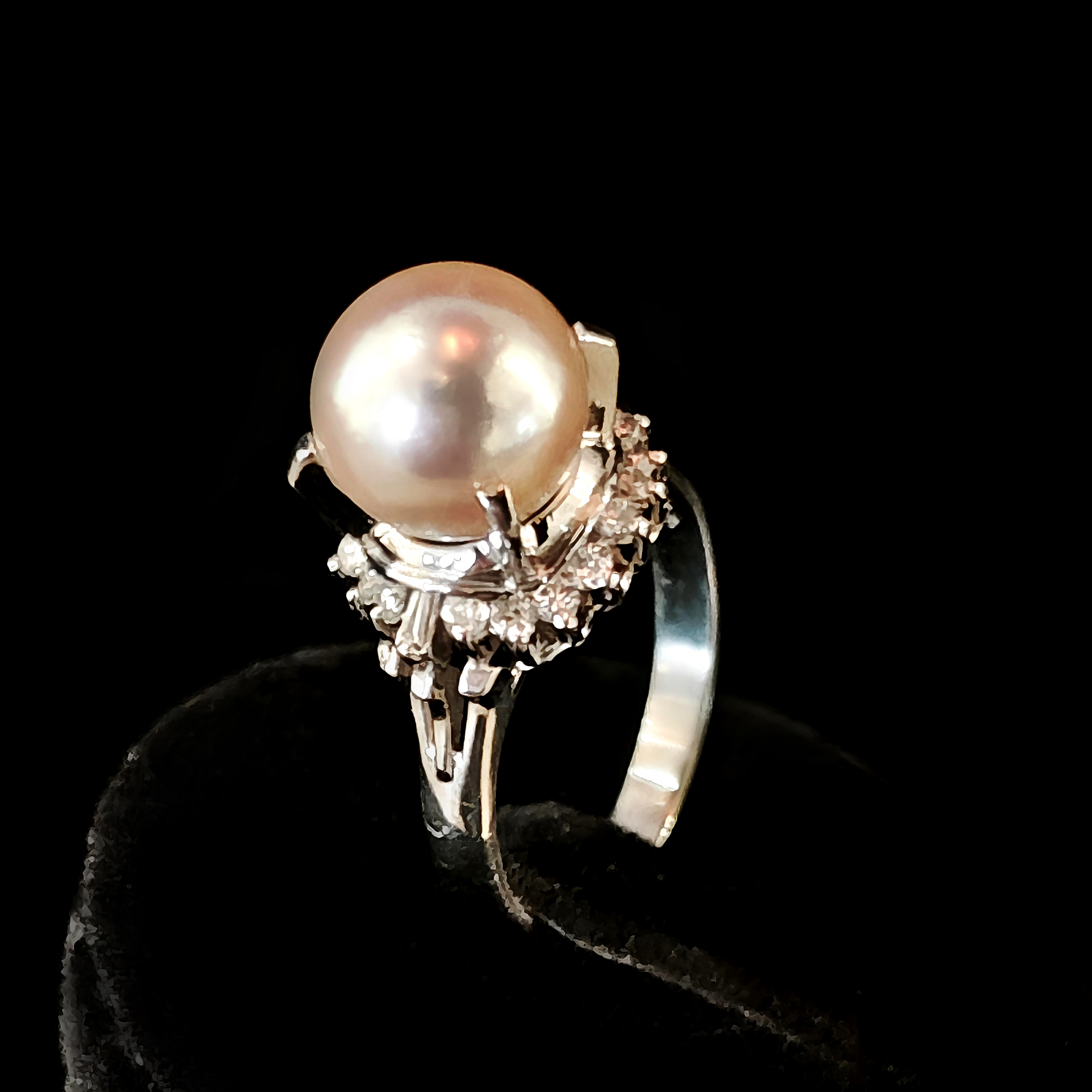 铂金镶钻白珍珠戒指