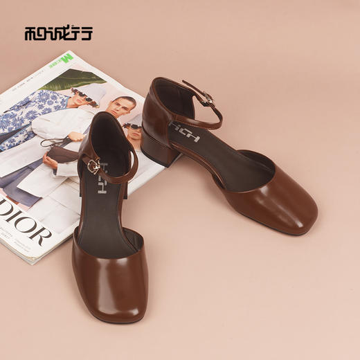 和诚行2026夏季新款方头粗跟一字扣带时尚百搭中空单鞋1830061 商品图4