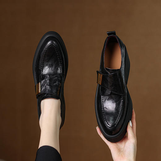 【预售5天】真皮厚底尖头英伦小皮鞋女新款高跟粗跟松糕底增高魔术贴单鞋MWLR&WW9919 商品图2