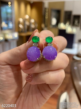 6220403，蛋面耳坠。具体价格微信咨询