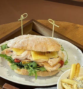 青酱鸡胸恰巴塔三明治