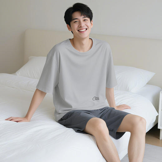 莫代尔情侣家居服套装！奢享级品质！触感超软，极简高质，上身舒适度拉满  莫代尔+棉+氨纶配比面料，超级柔软亲肤，吸湿透气不会闷身，立体廓形剪裁的宽松H型，不管什么身材都可以轻松驾驭 商品图2