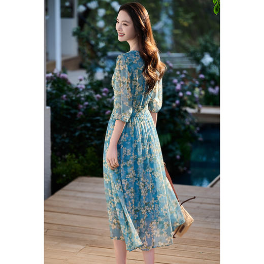 【预售3天】100%真丝乔其纱 都市浪漫碎花裙 海风捎来春日 米思阳2026春夏新款气质碎花收腰显瘦灯笼袖中长沙滩连衣裙1092/1079 商品图3