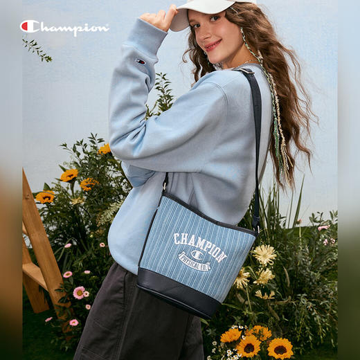 Champion冠军 2026春季新款单肩包校队水桶包男女情侣休闲斜挎包 U5AACPU58 商品图2