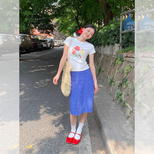 西遇花束图案印花短袖T恤女2026年夏季新款圆领正肩短款白色上衣SS060255 商品图1