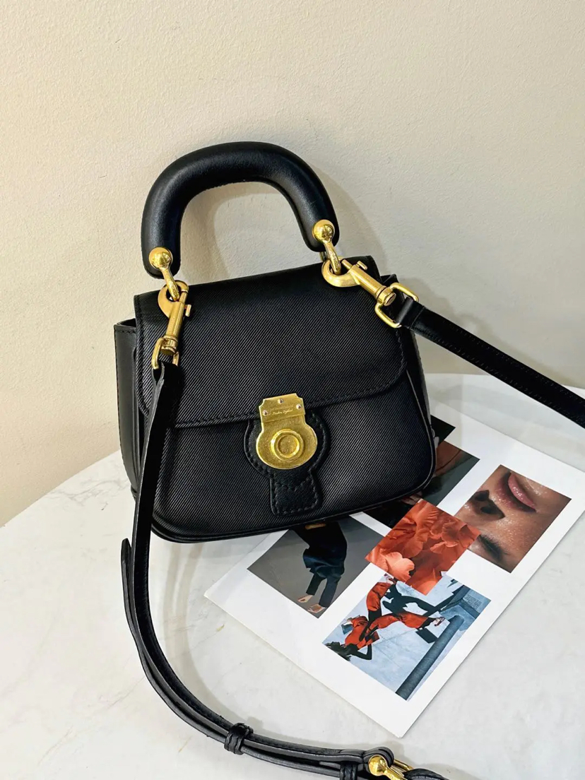 巴宝莉 DK88 黑金 牛皮 中号 斜挎包