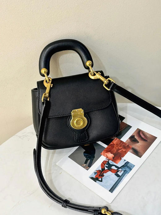巴宝莉 DK88 黑金 牛皮 中号 斜挎包 商品图0