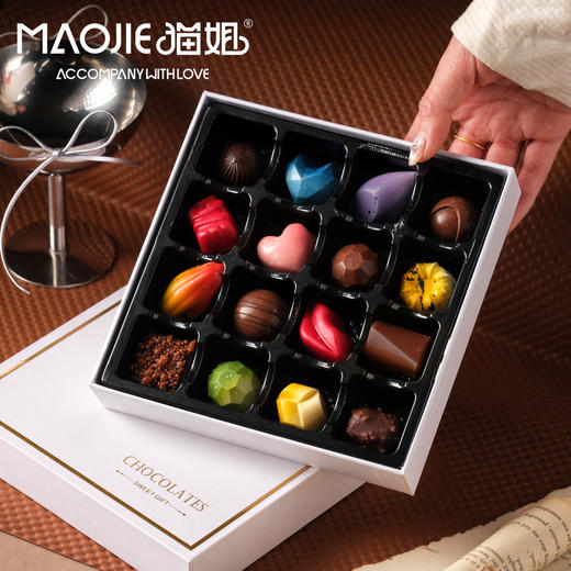 Molecule Mirth
分子欢愉-斑斓星盒巧克力礼盒 商品图1